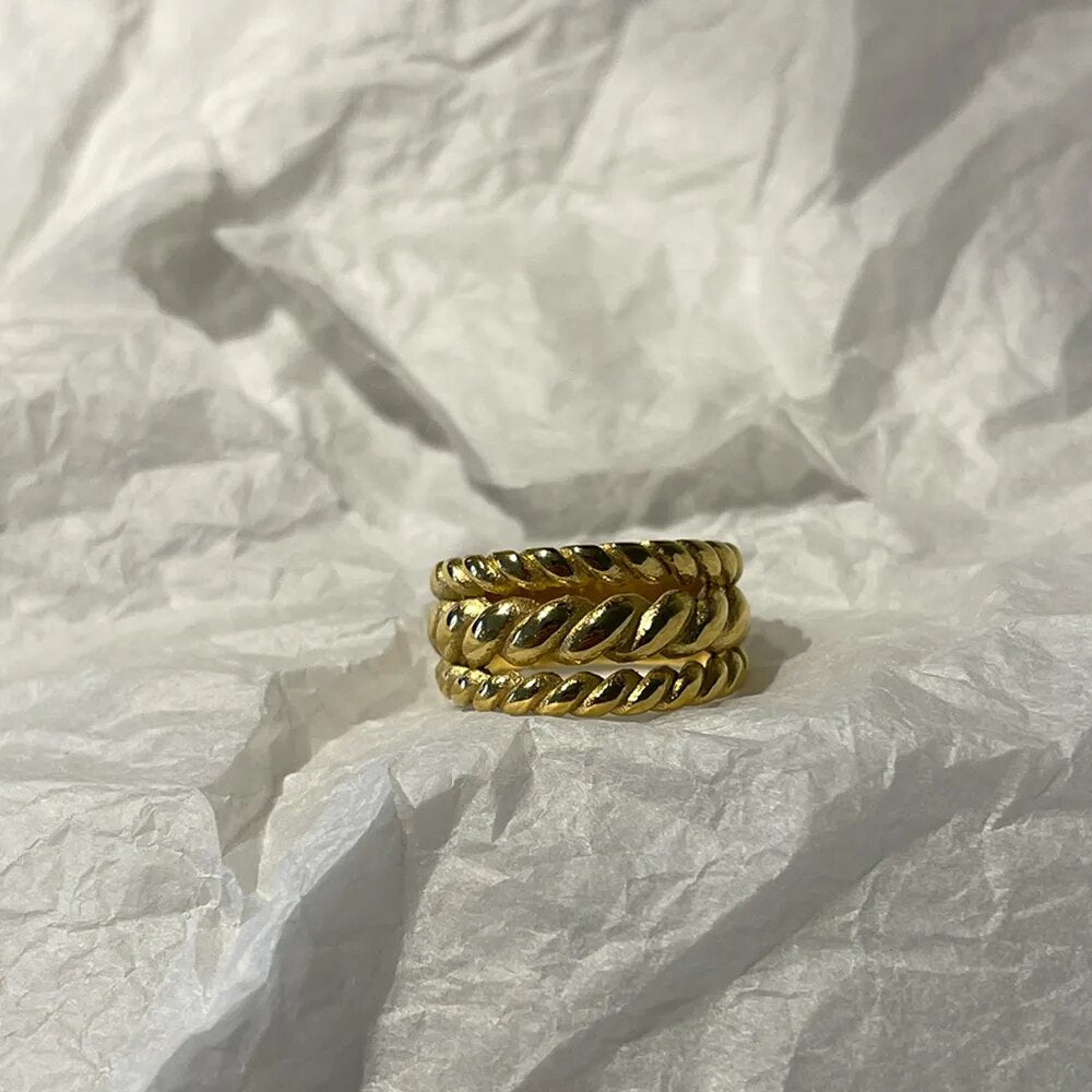 Three Layer Thread Bold Ring